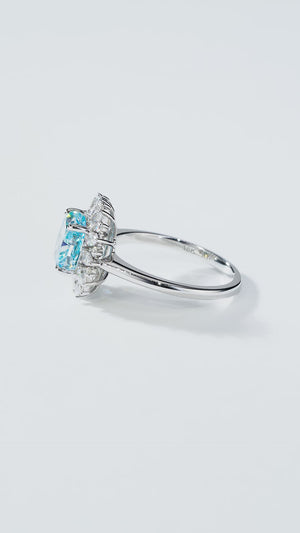 Film of the 3.00ct Fancy Intense Blue lab-grown diamond halo ring